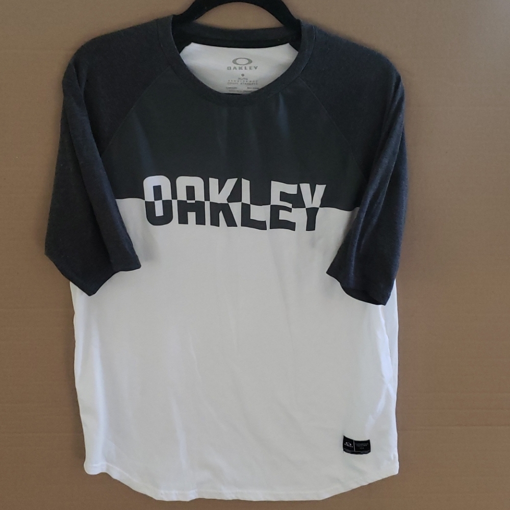 Oakley tee shirt